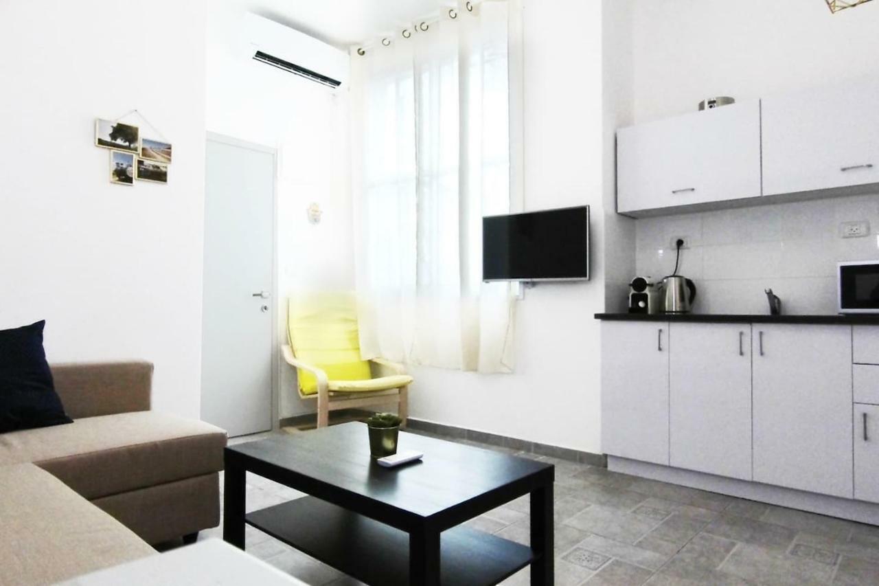 Trendy Apartments In The Heart Of Florentin With Free Netflix Tel Aviv Buitenkant foto